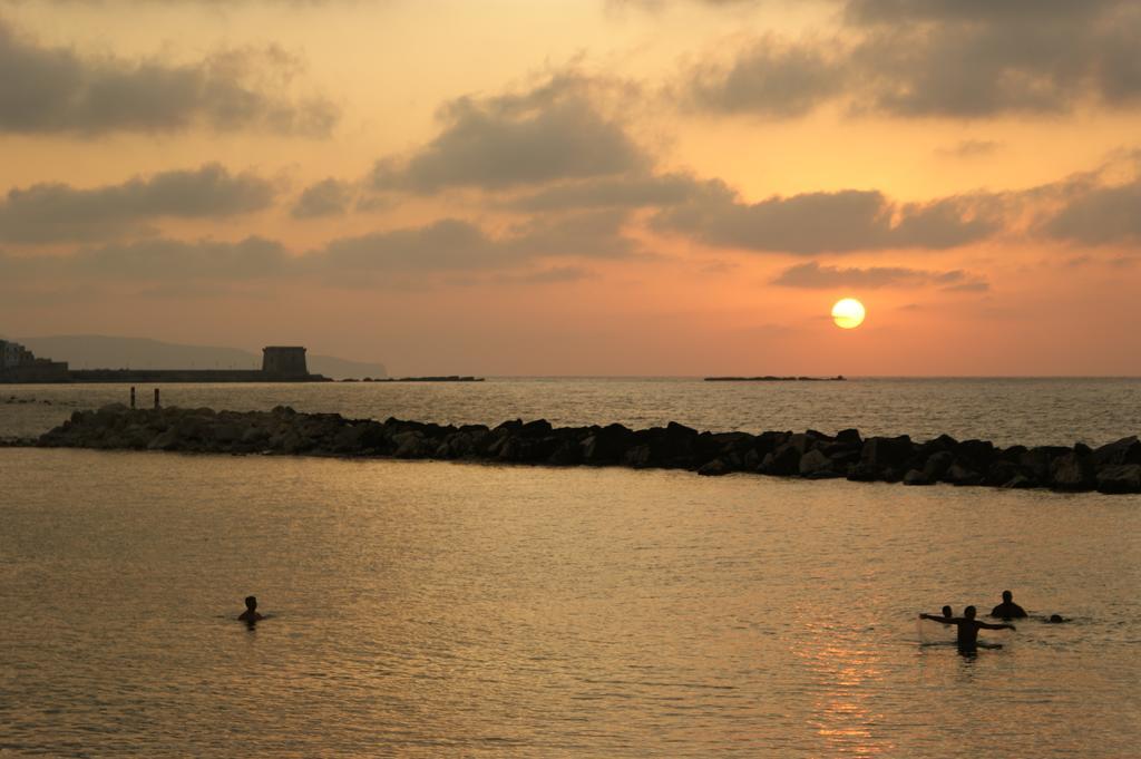 Ai Due Cortili Apartman Trapani Szoba fotó