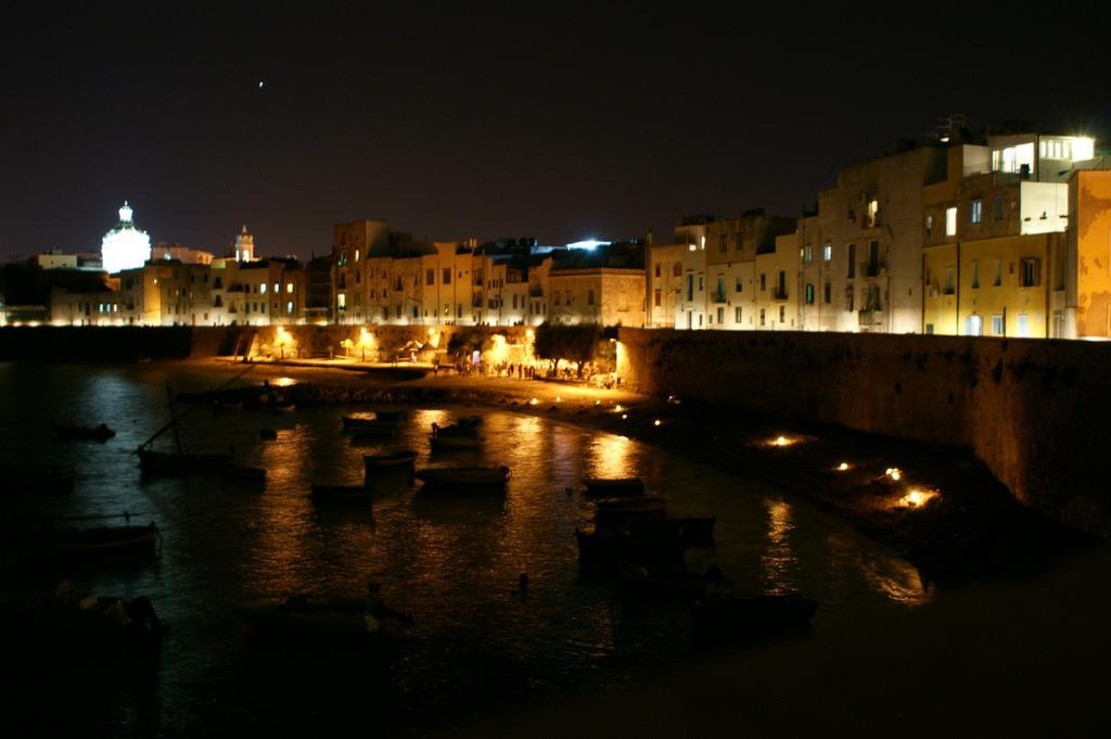Ai Due Cortili Apartman Trapani Szoba fotó